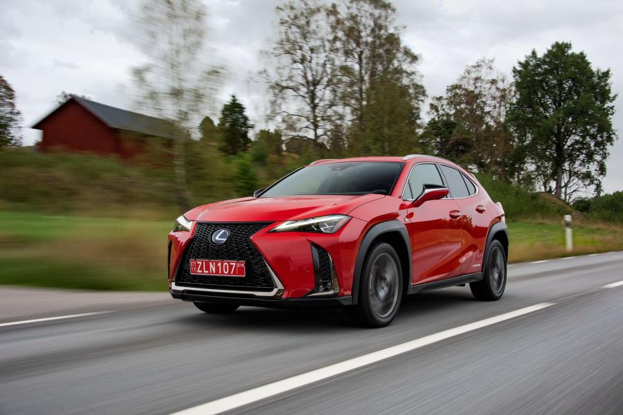  Lexus UX250h F-Sport 2018 года  (WW) (фото 17 из 46)